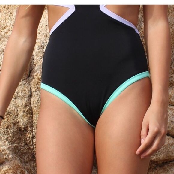 NWOT Victoria’s Secret Beach Sexy Cut Out One Piece Bathing Suit - Picture 3 of 9